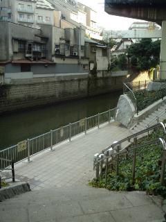 �e���e���X